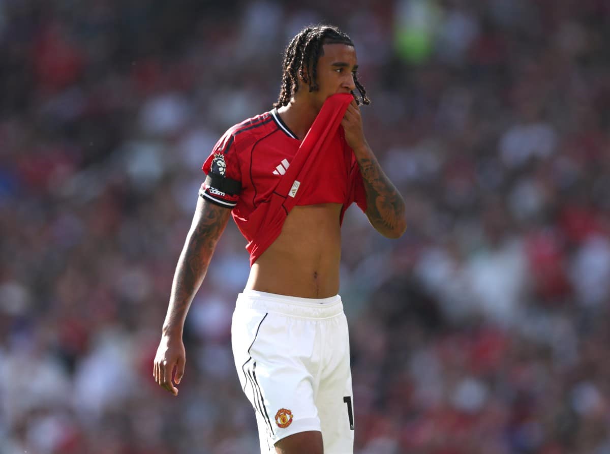 Leny Yoro in action for Manchester United