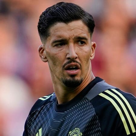 Bayindir immediately proves Crouch right after ‘three No.2s’ Man Utd claim