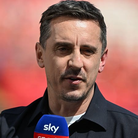 Gary Neville blasts ‘naive’ Liverpool star in Chelsea defeat: ‘He looks like a baby’
